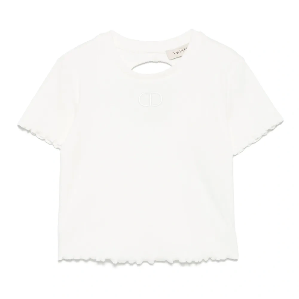 Футболка с вышитым логотипом