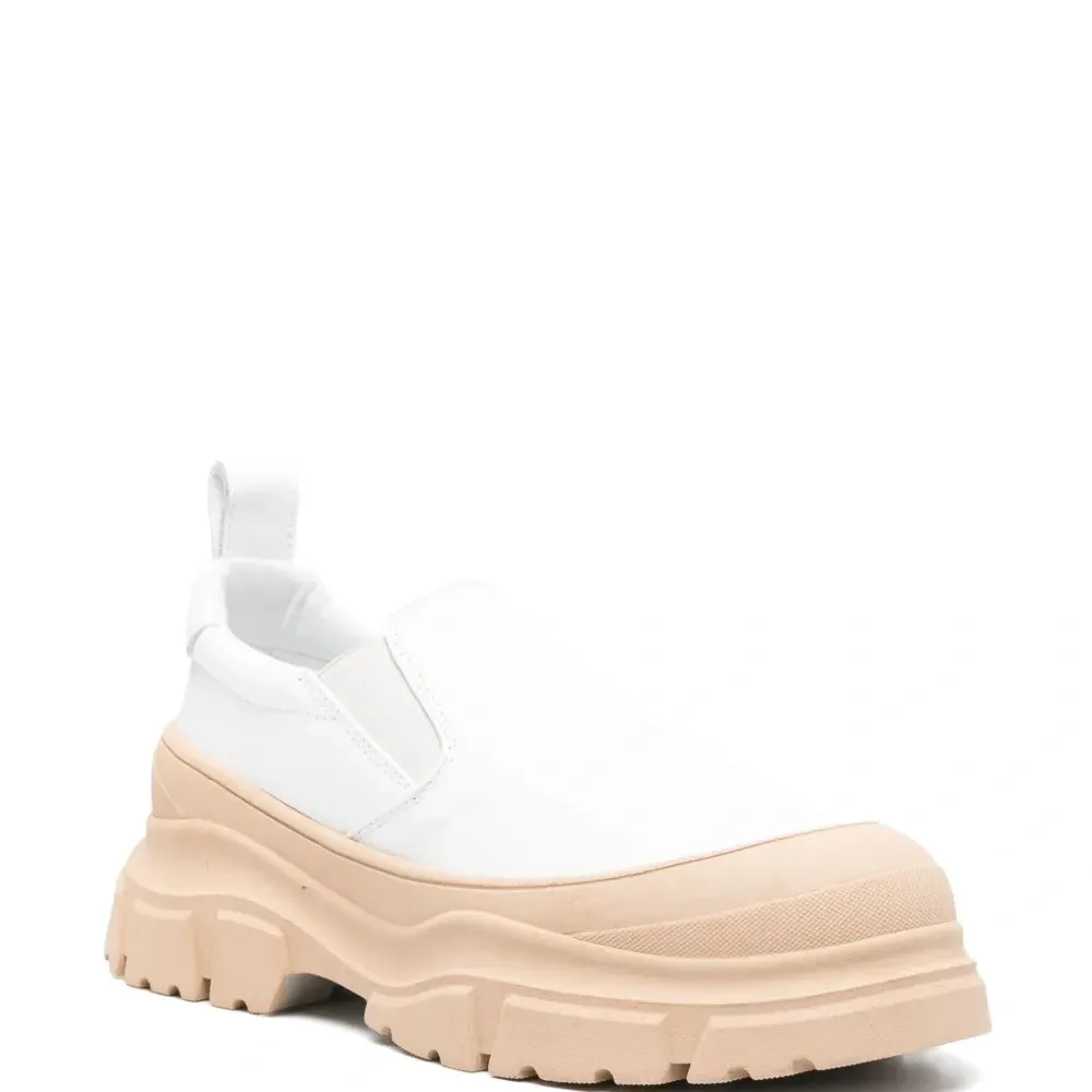 Кожаные кроссовки