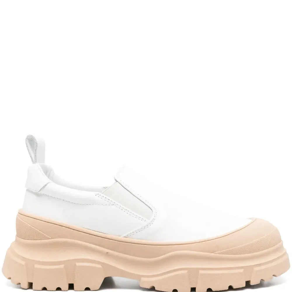 Кожаные кроссовки