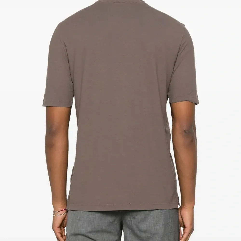 Футболка с круглым вырезом