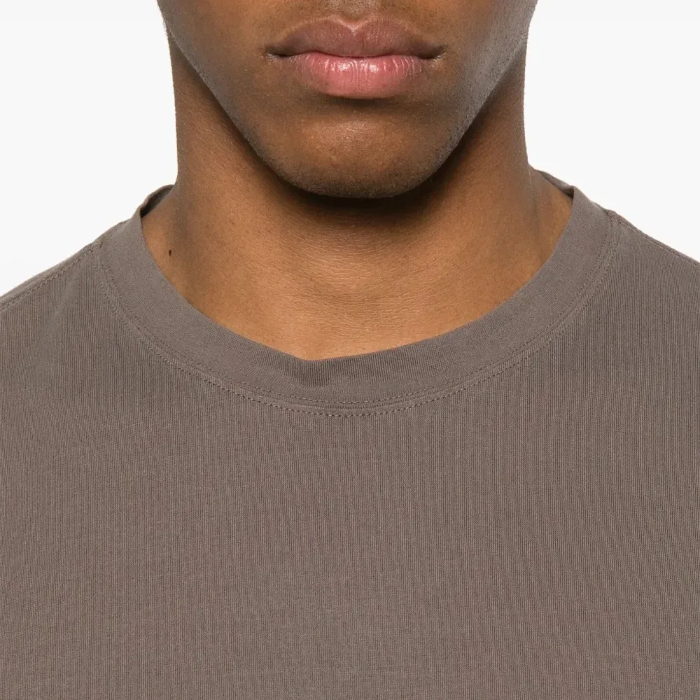 Футболка с круглым вырезом