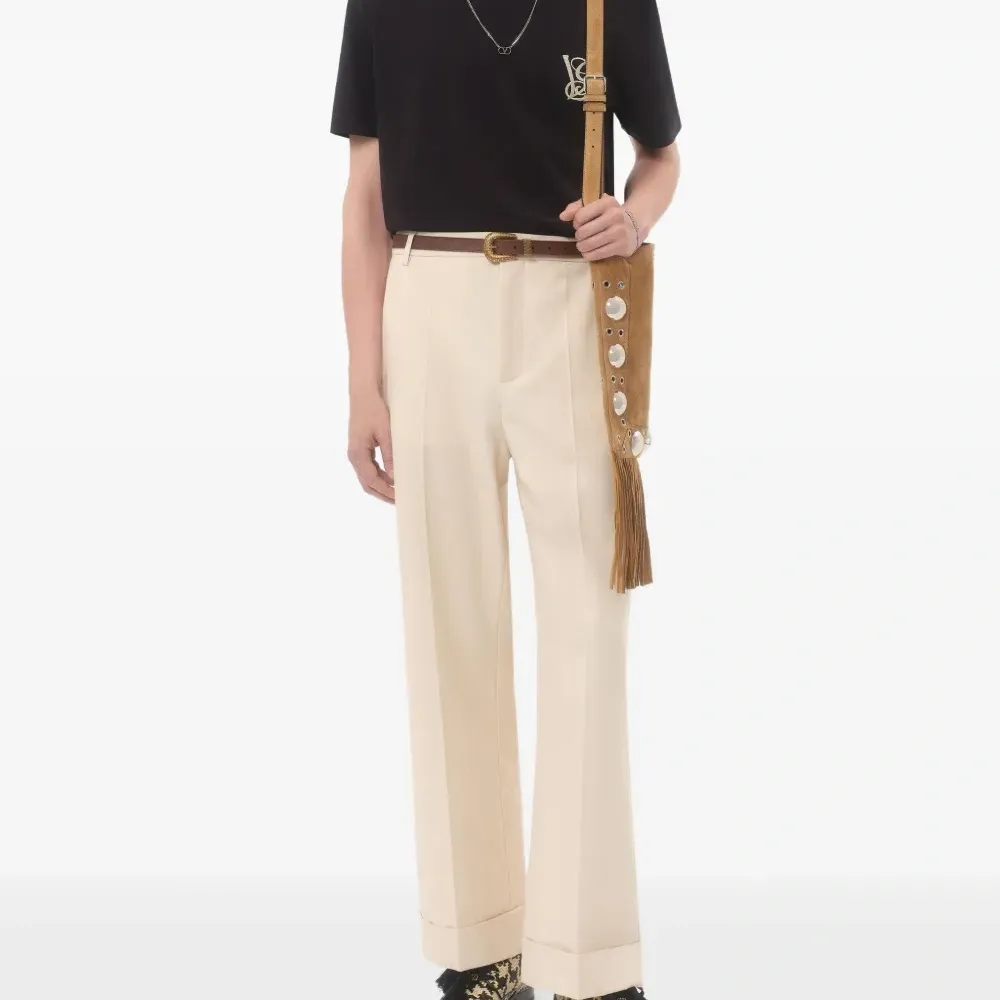 Футболка с вышитым логотипом Футболка с вышитым логотипом