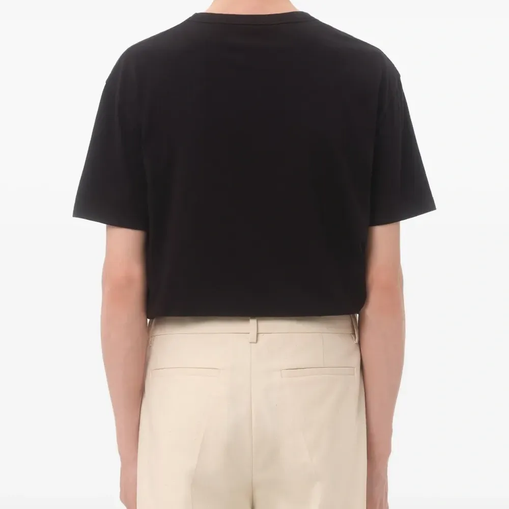 Футболка с вышитым логотипом Футболка с вышитым логотипом