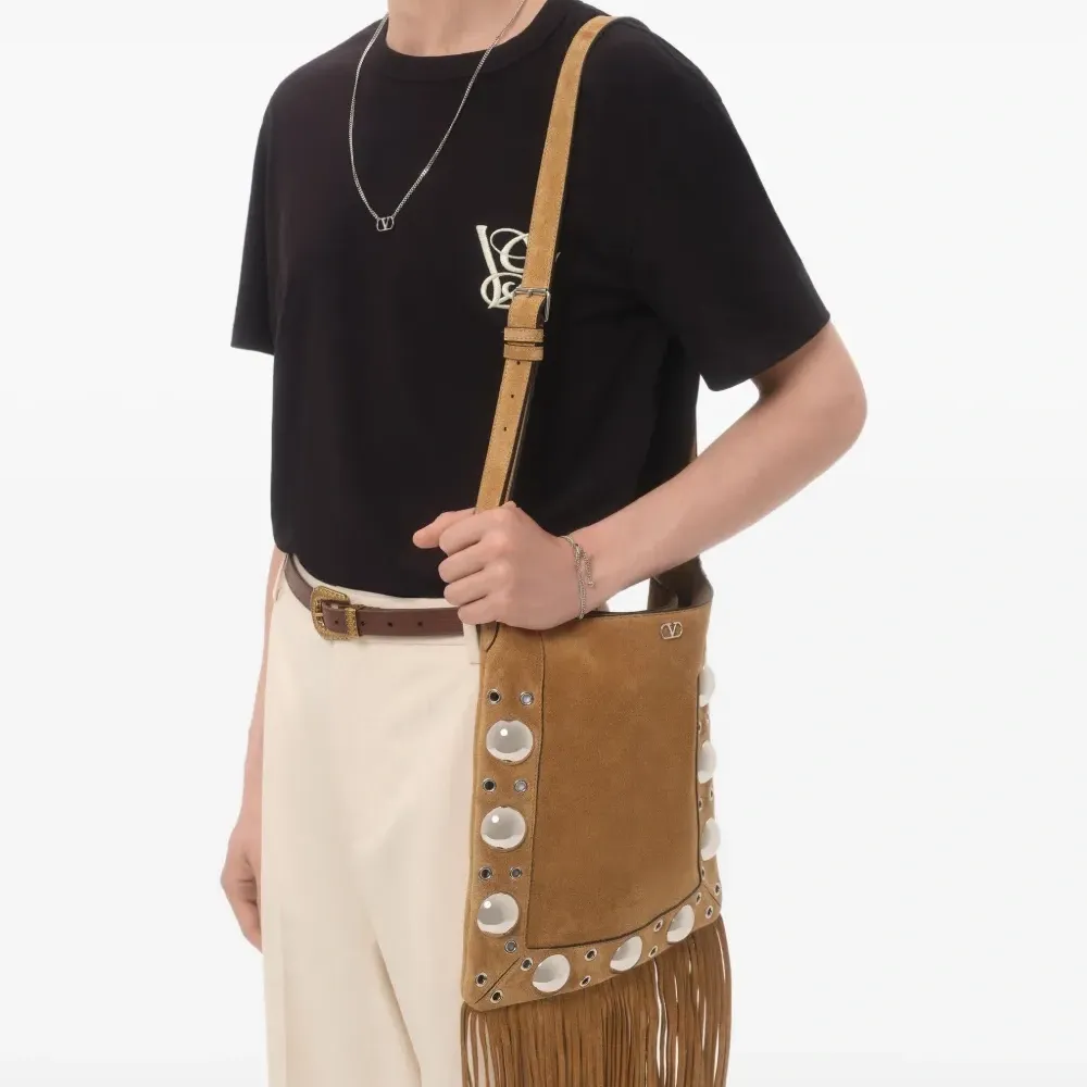 Футболка с вышитым логотипом Футболка с вышитым логотипом