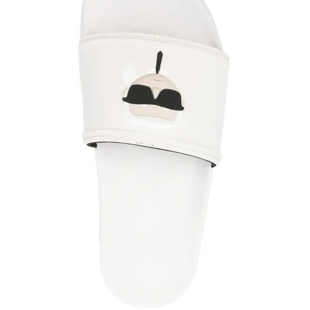 Шлепанцы с логотипом