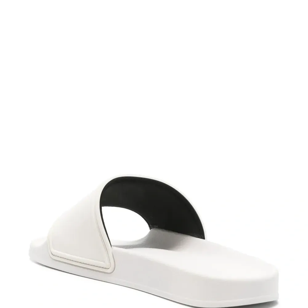 Шлепанцы с логотипом