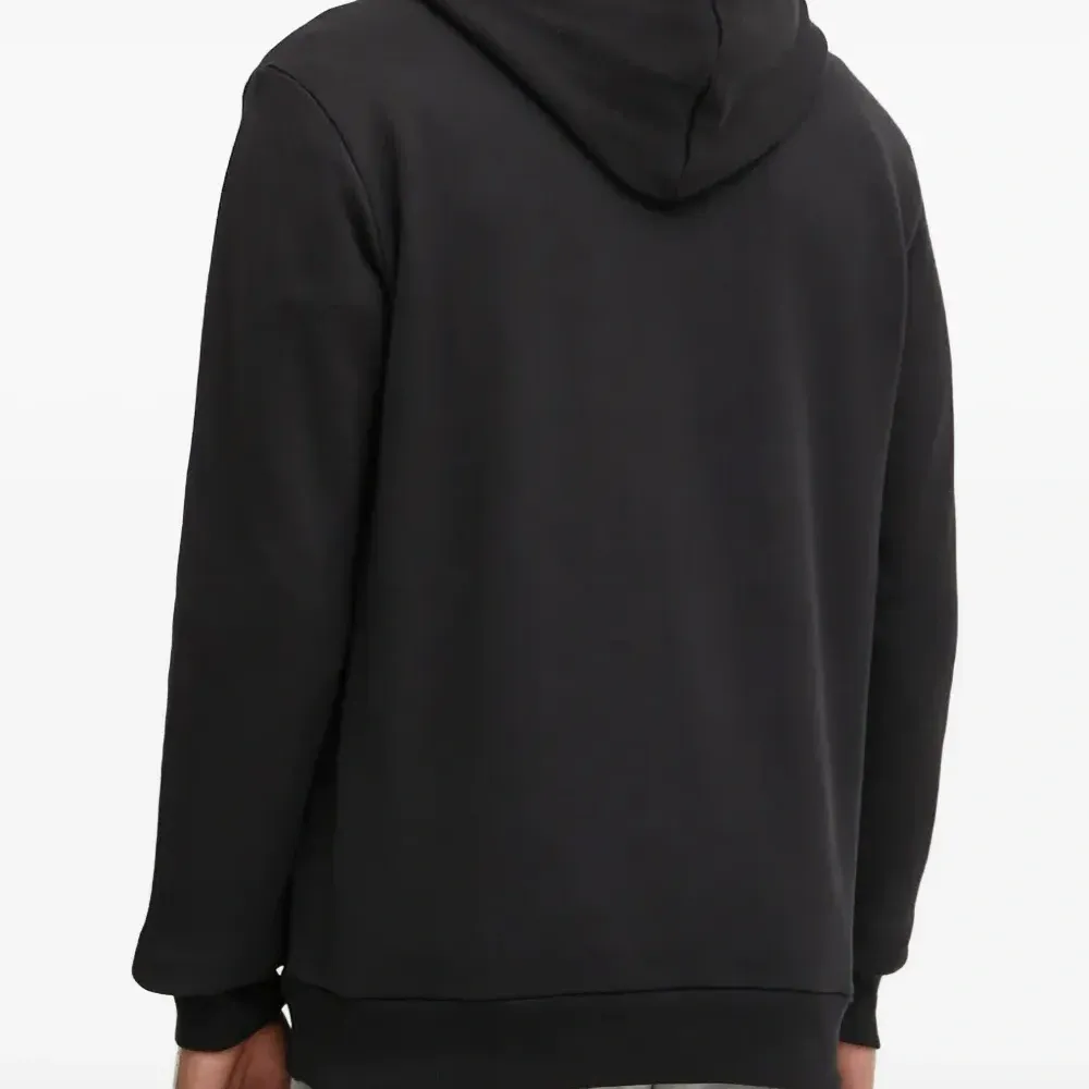 Худи с вышитым логотипом