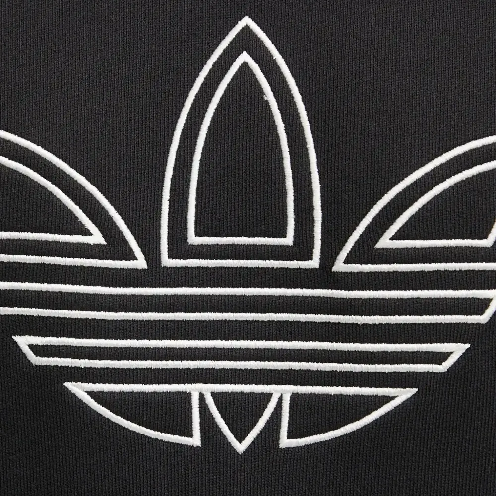 Худи с вышитым логотипом