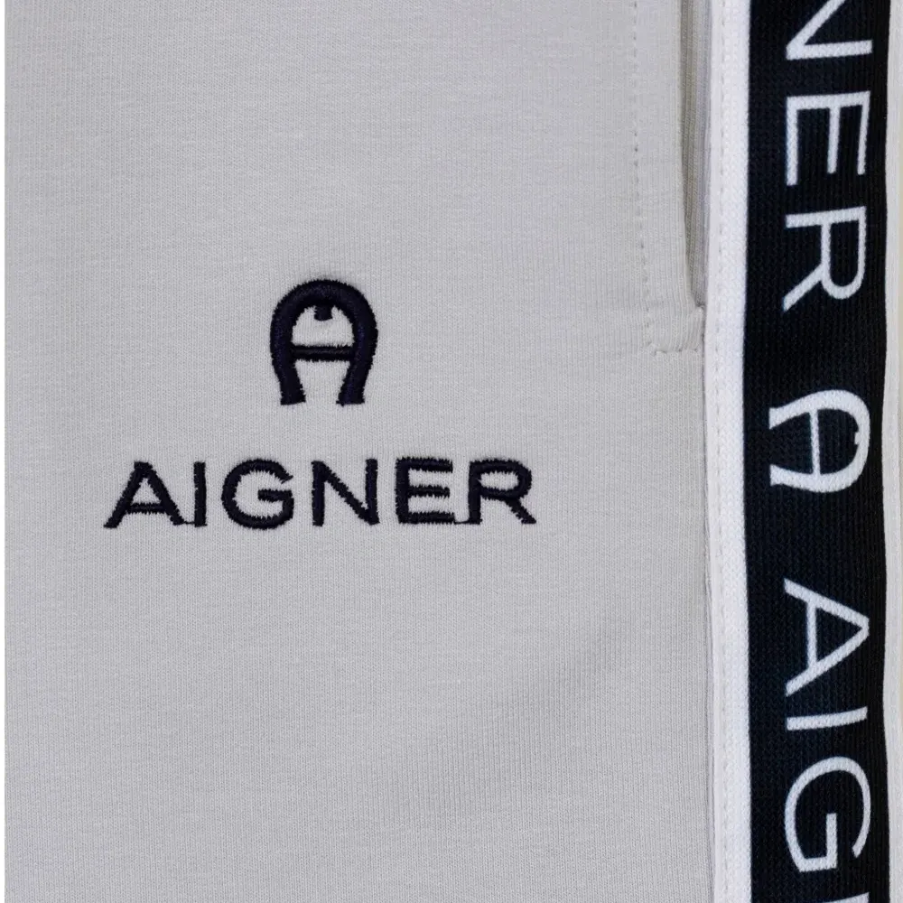 Брюки с вышитым логотипом