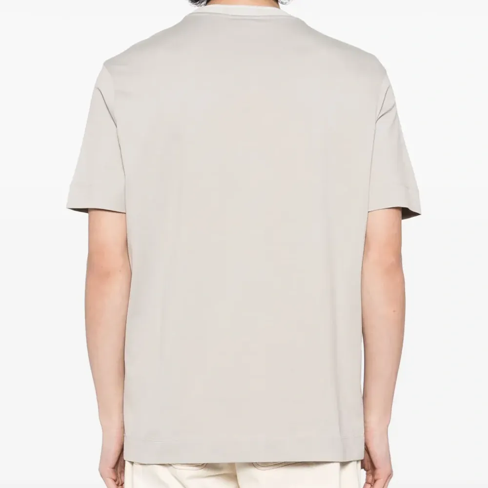 Футболка с круглым вырезом