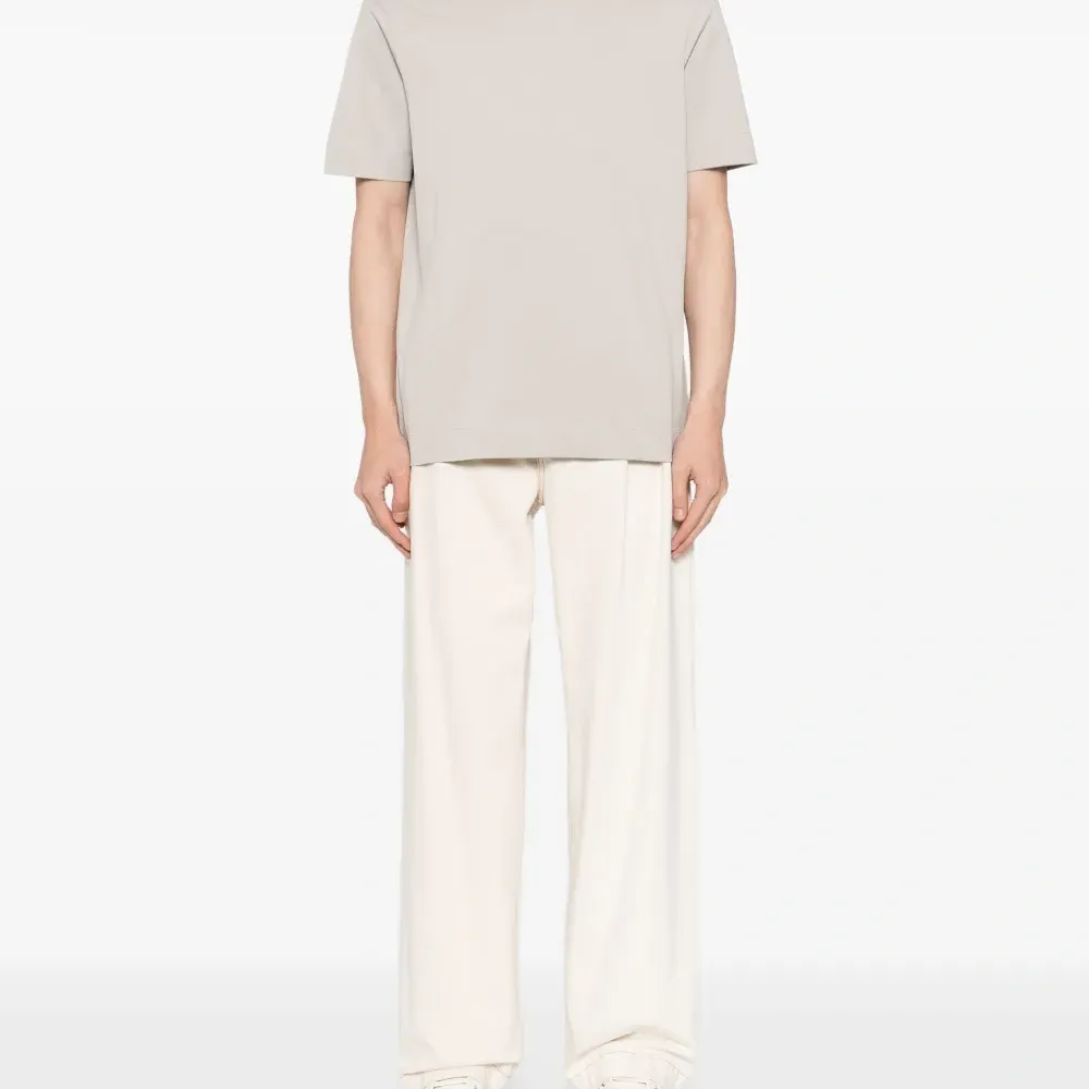 Футболка с круглым вырезом