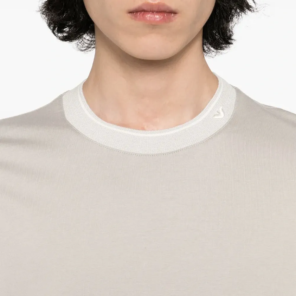 Футболка с круглым вырезом