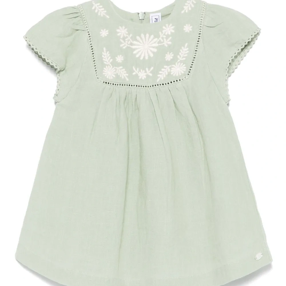 Платье с цветочной вышивкой