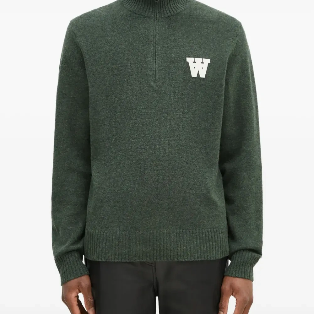 Свитер с воротником на молнии