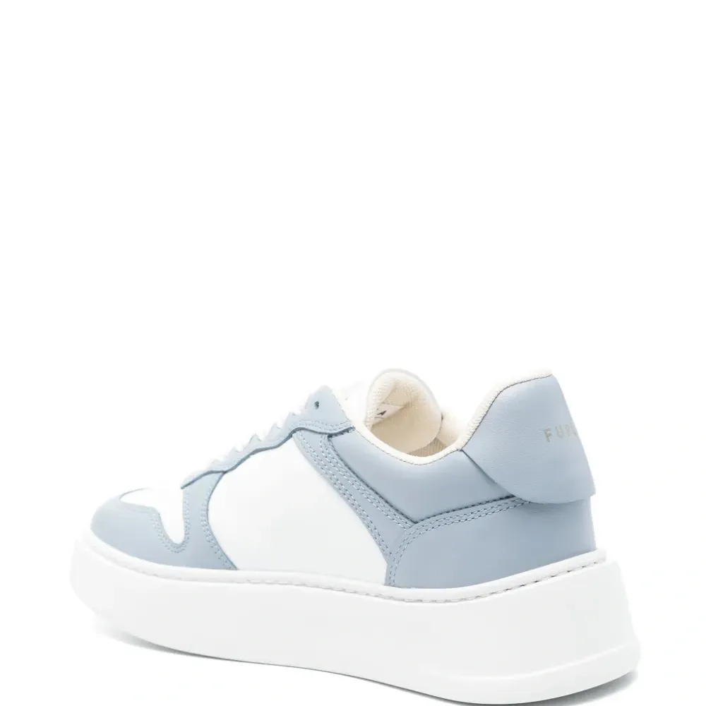 Кроссовки с логотипом