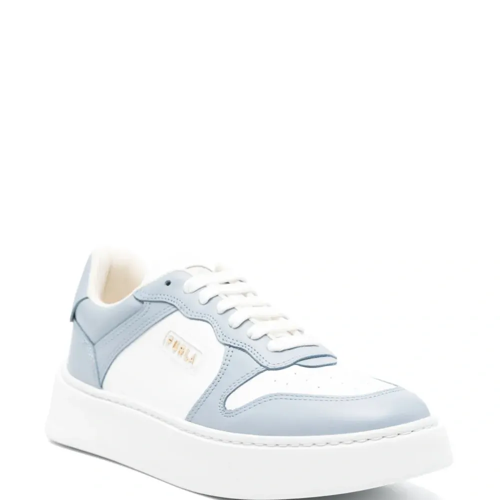 Кроссовки с логотипом