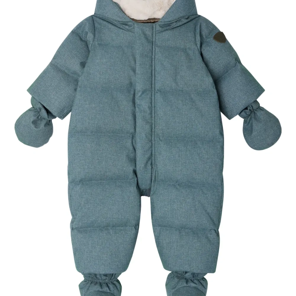 Дутый комбинезон с капюшоном