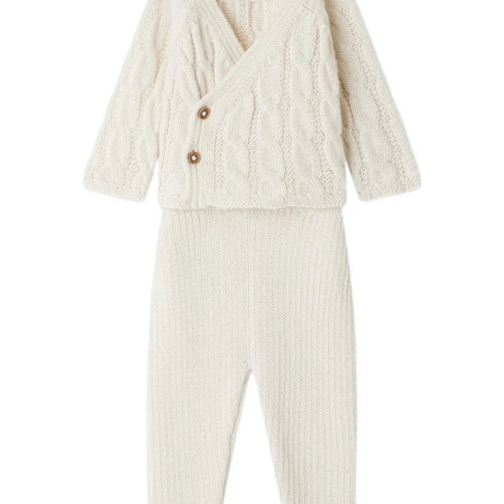 комплект из кардигана и брюк фактурной вязки