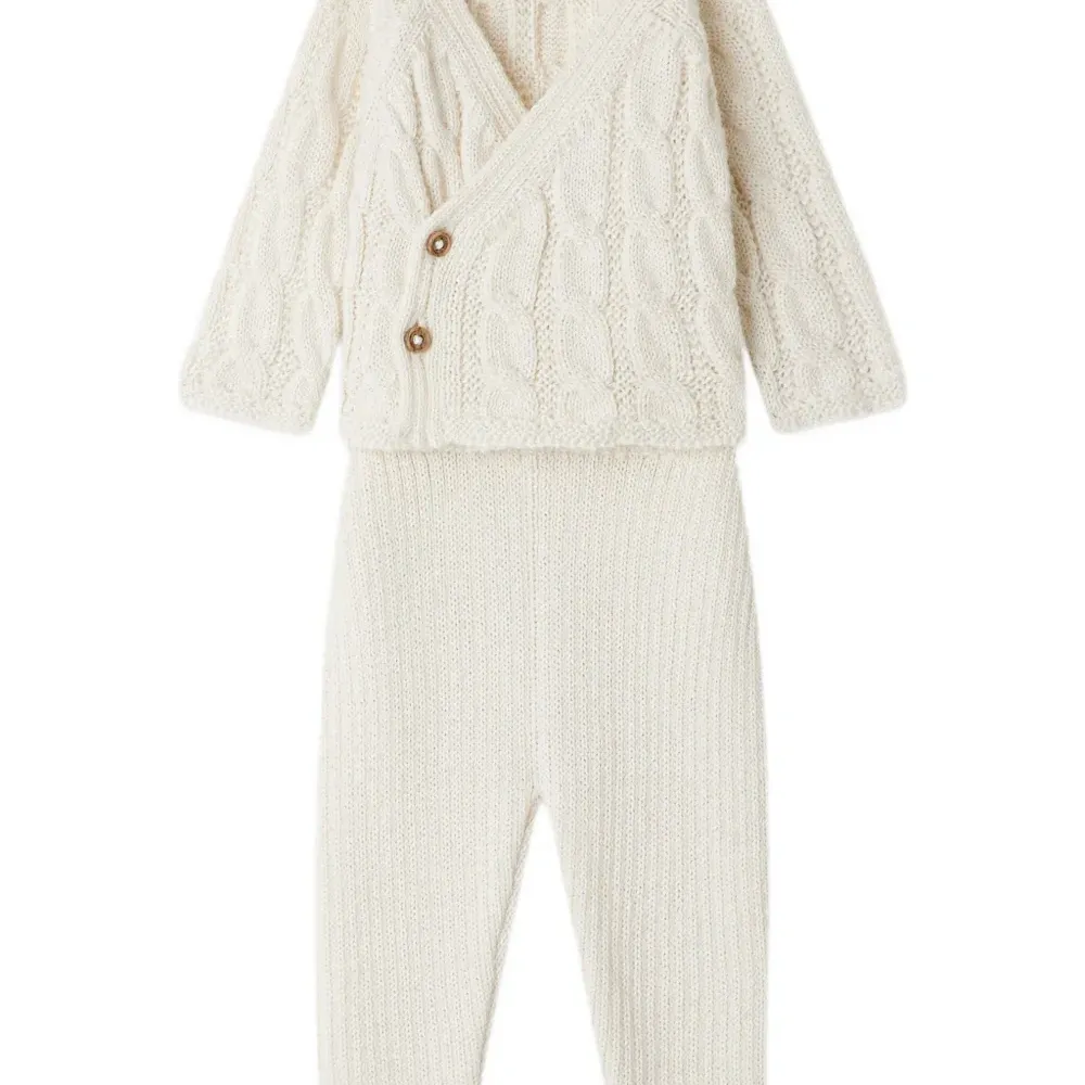 комплект из кардигана и брюк фактурной вязки