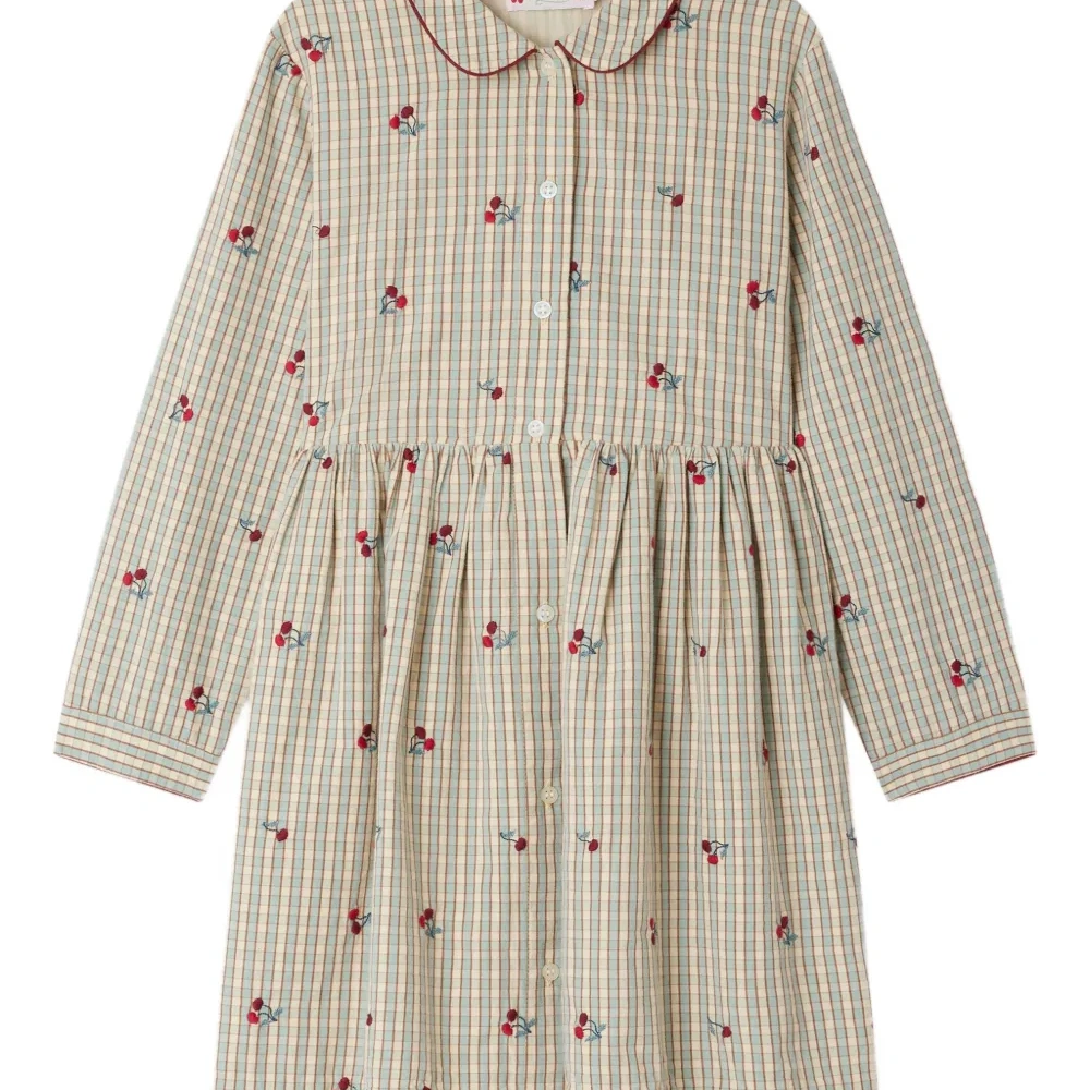 Клетчатое платье с вышивкой