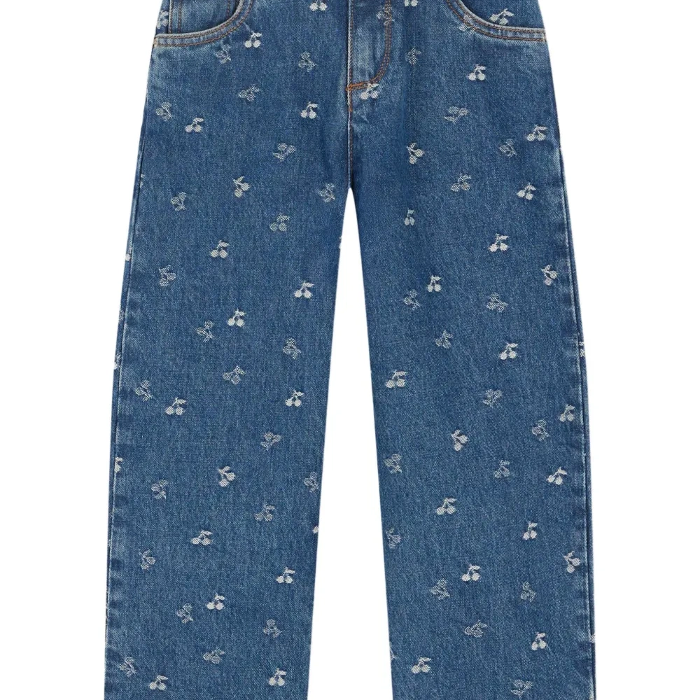 джинсы с вышивкой