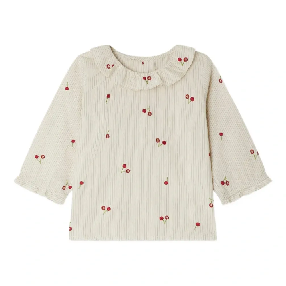 Блузка с оборками и вышивкой