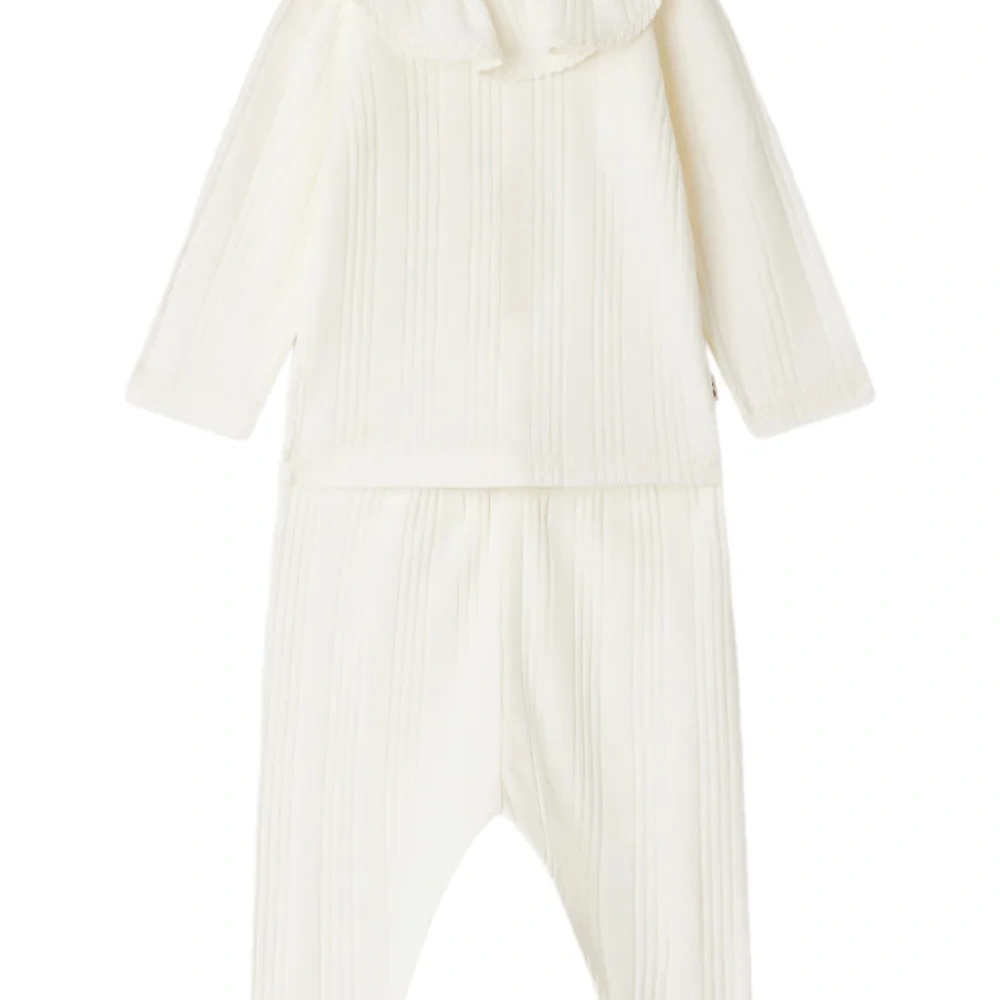 костюм-двойка в рубчик с оборками