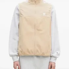 Жилет с вышитым логотипом