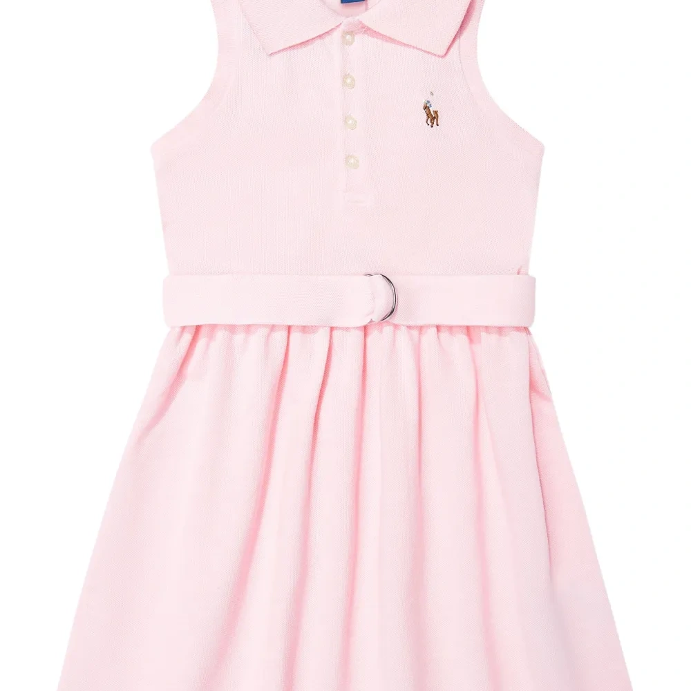 Трикотажное платье с воротником поло и поясом