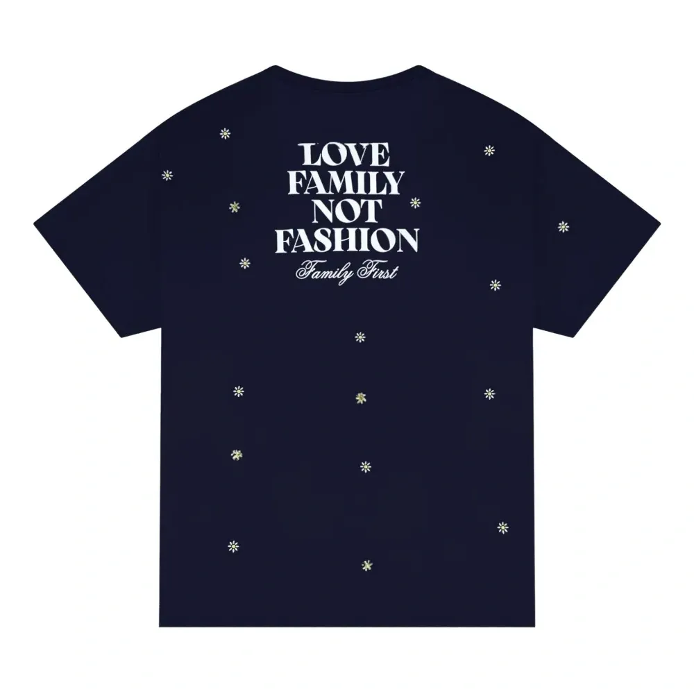 Футболка с цветочной вышивкой