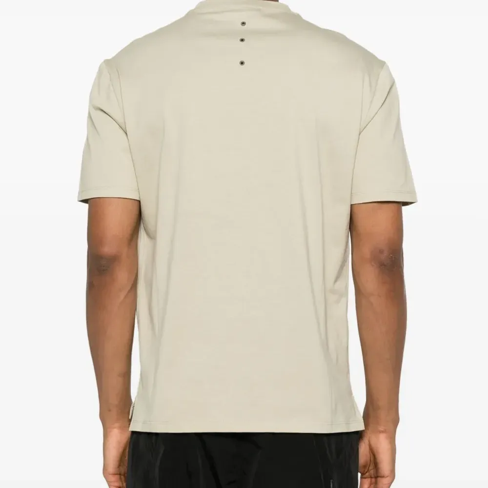 Футболка с круглым вырезом