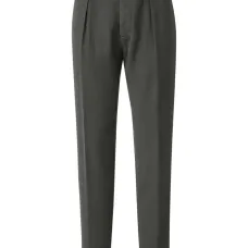 Зауженные брюки со складками