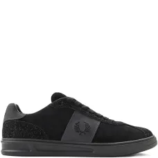 Кроссовки с вышитым логотипом