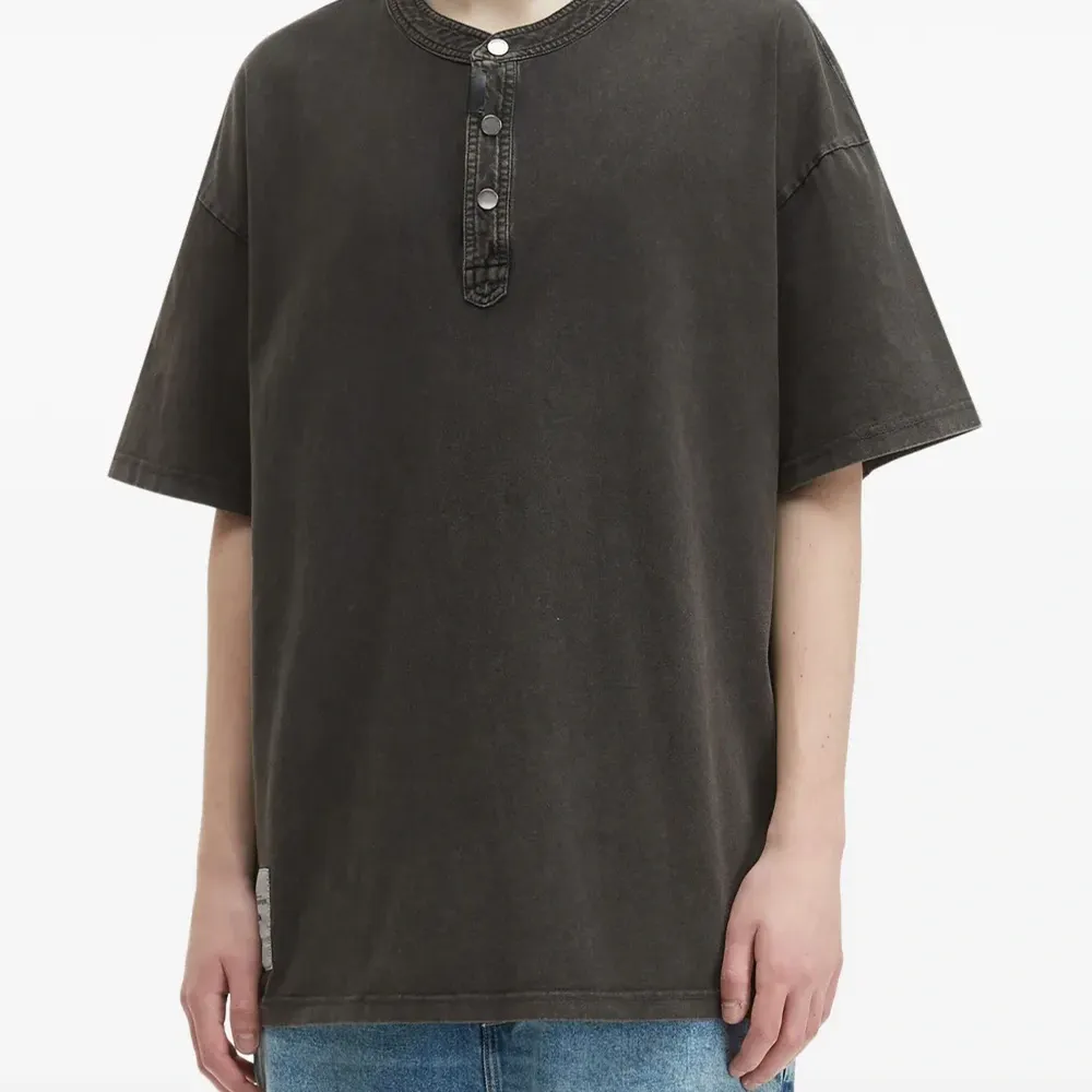 Футболка оверсайз с пуговицами