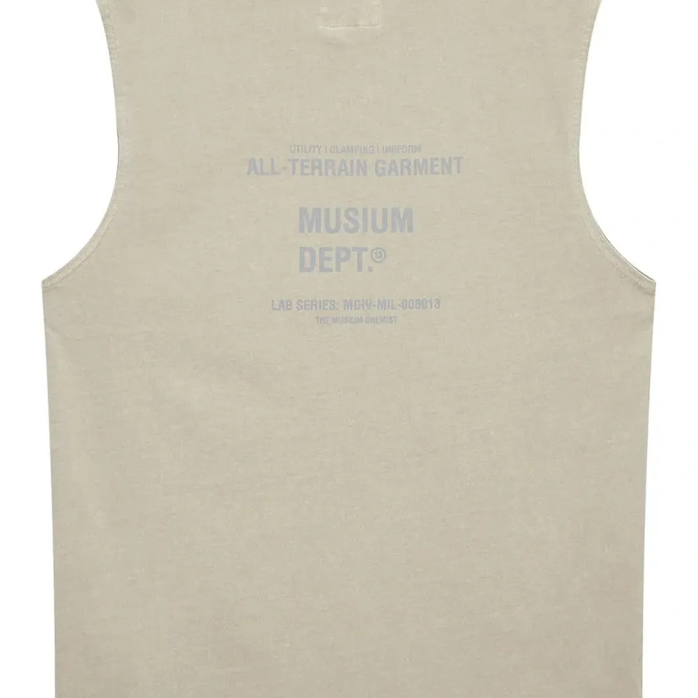 Футболка без рукавов с карманом