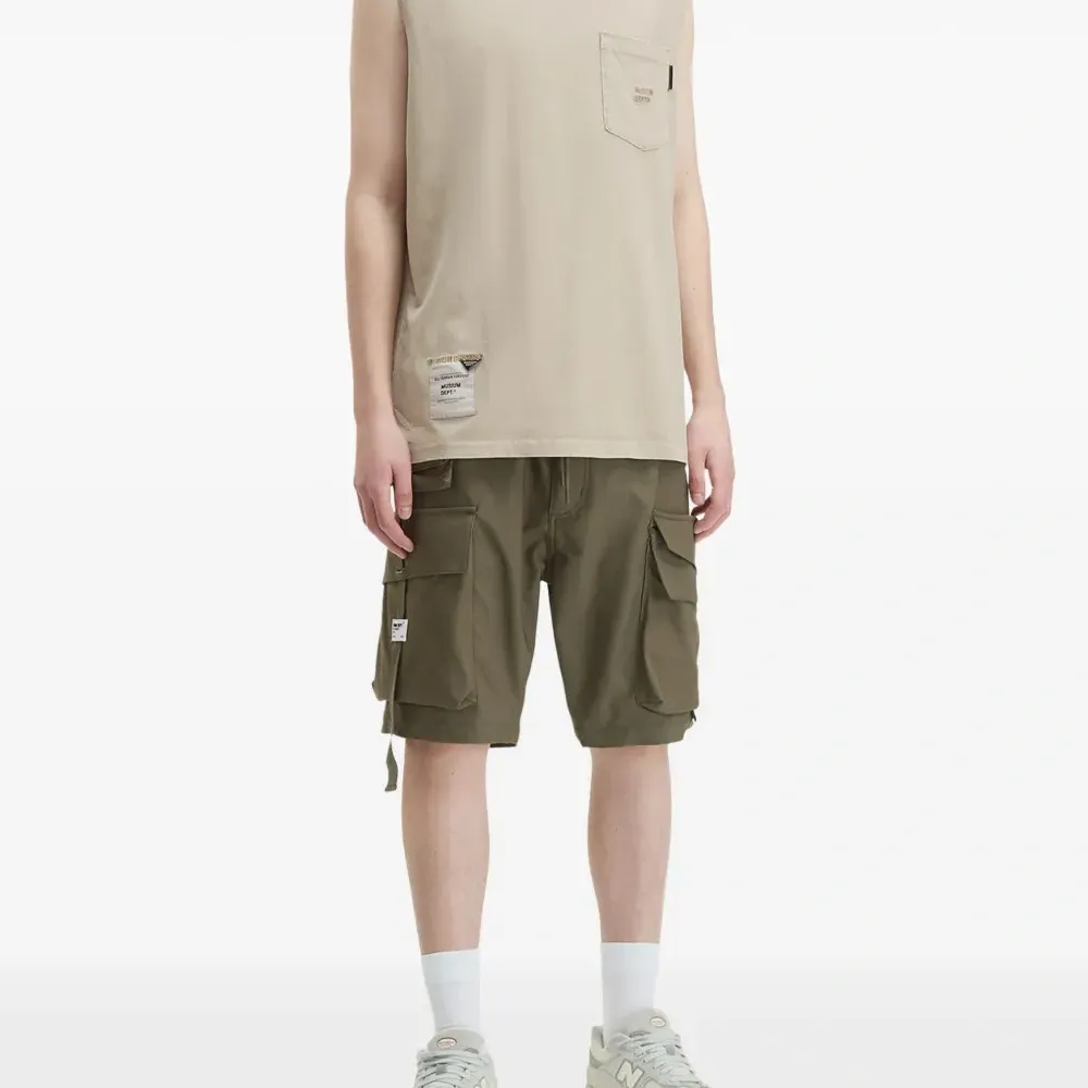 Футболка без рукавов с карманом