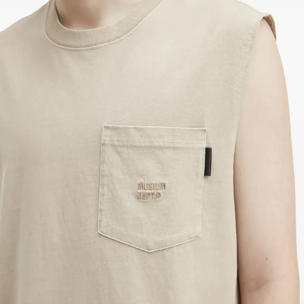 Футболка без рукавов с карманом