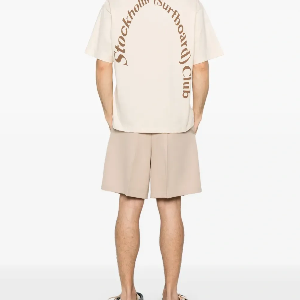 Футболка с логотипом