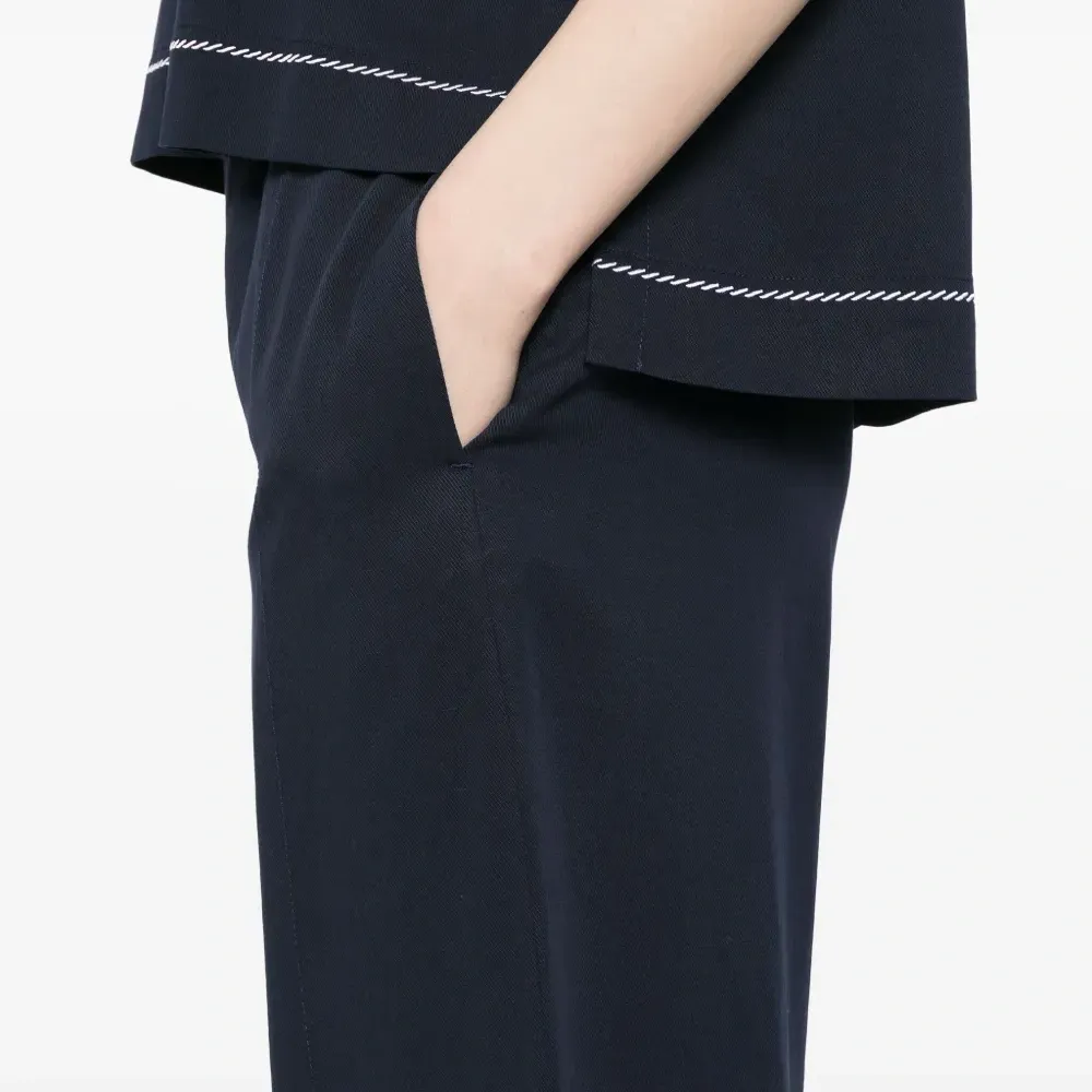 Брюки с вышитым логотипом