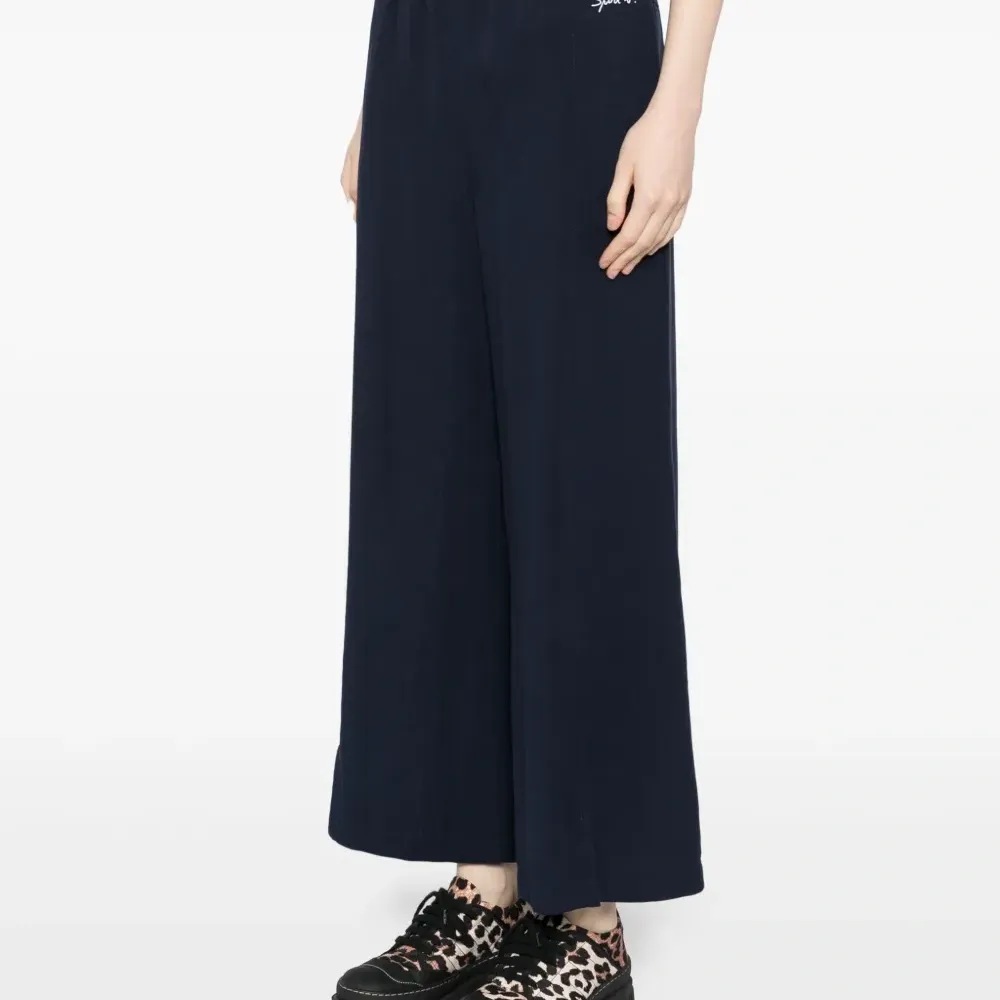 Брюки с вышитым логотипом