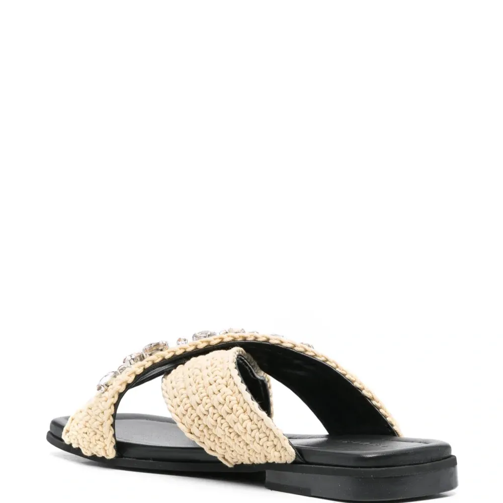 Шлепанцы с перекрестными ремешками Шлепанцы с перекрестными ремешками