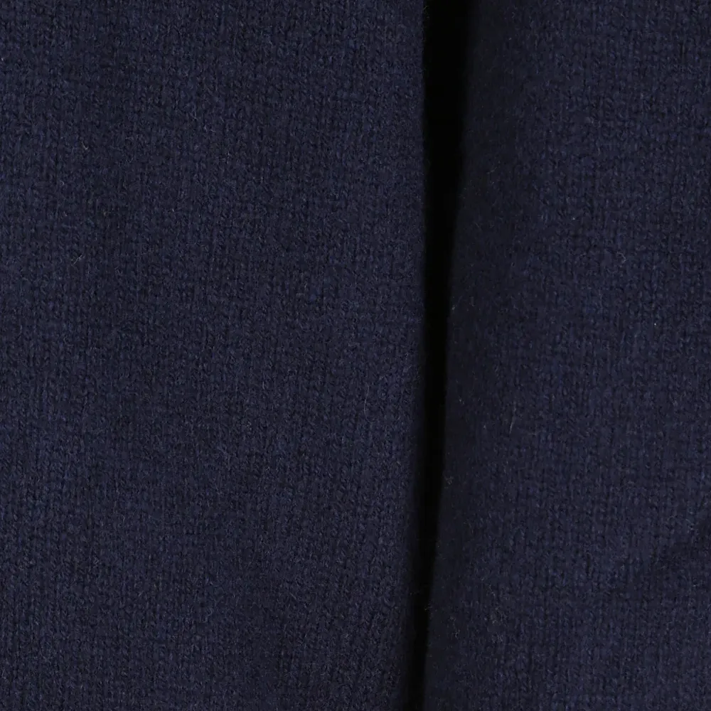 Свитер с круглым вырезом