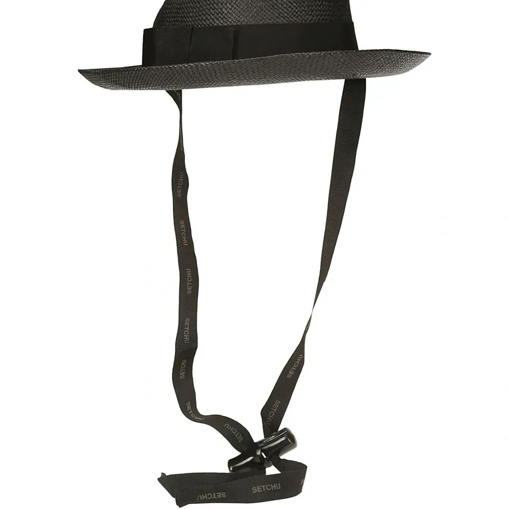 шляпа из рафии