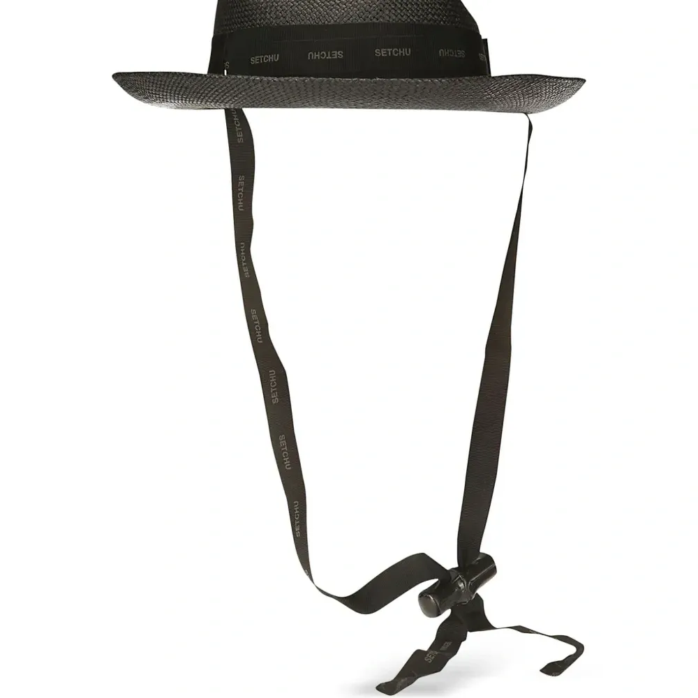 шляпа из рафии