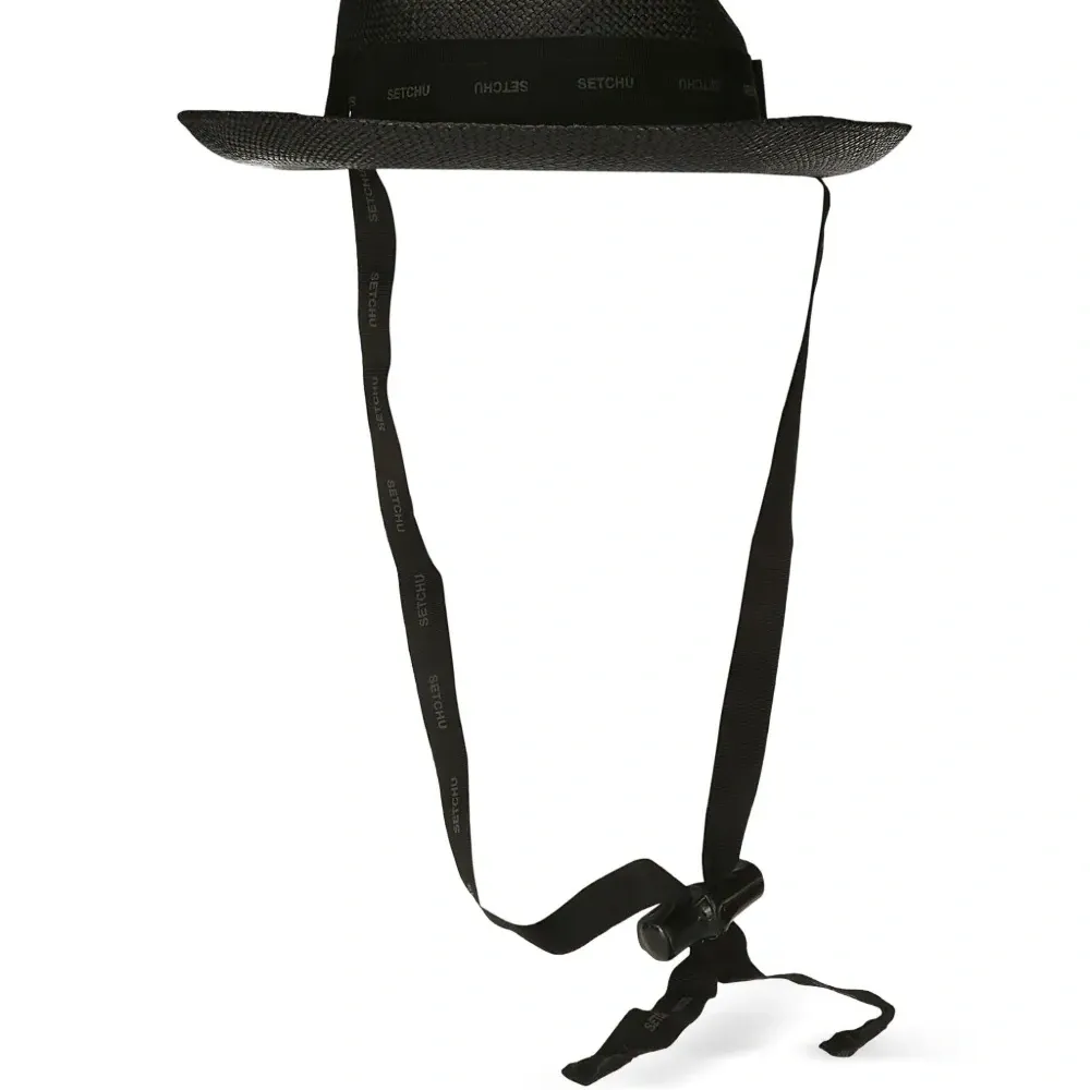 шляпа из рафии