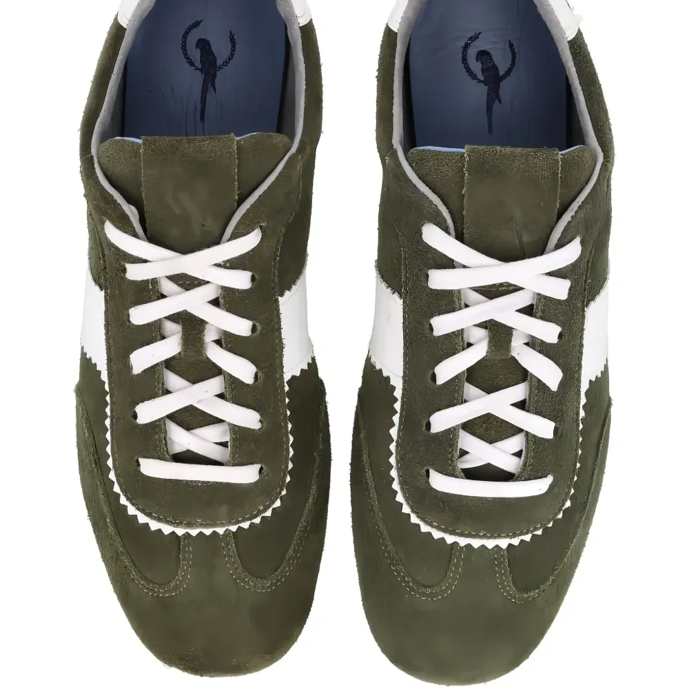 Замшевые кроссовки