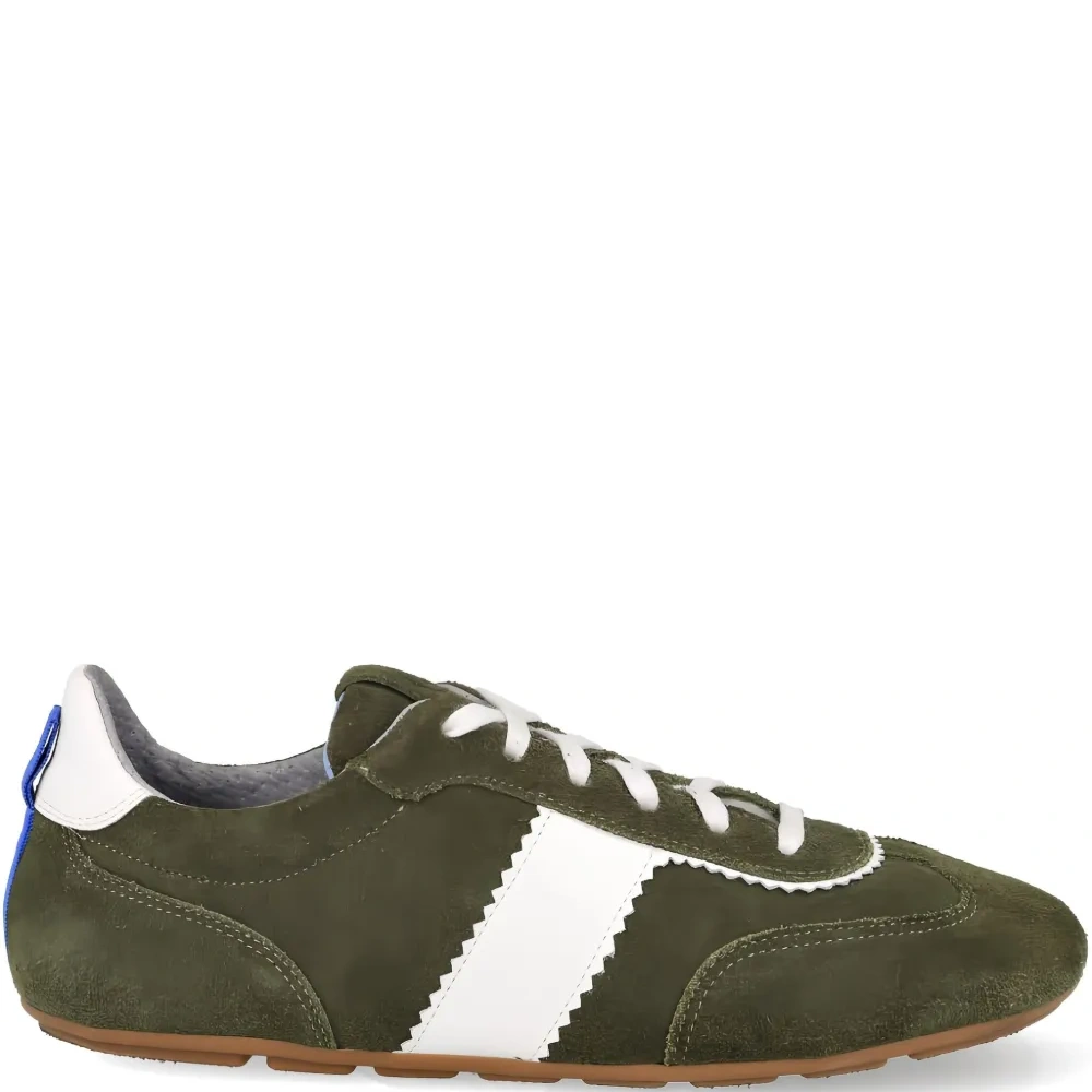 Замшевые кроссовки