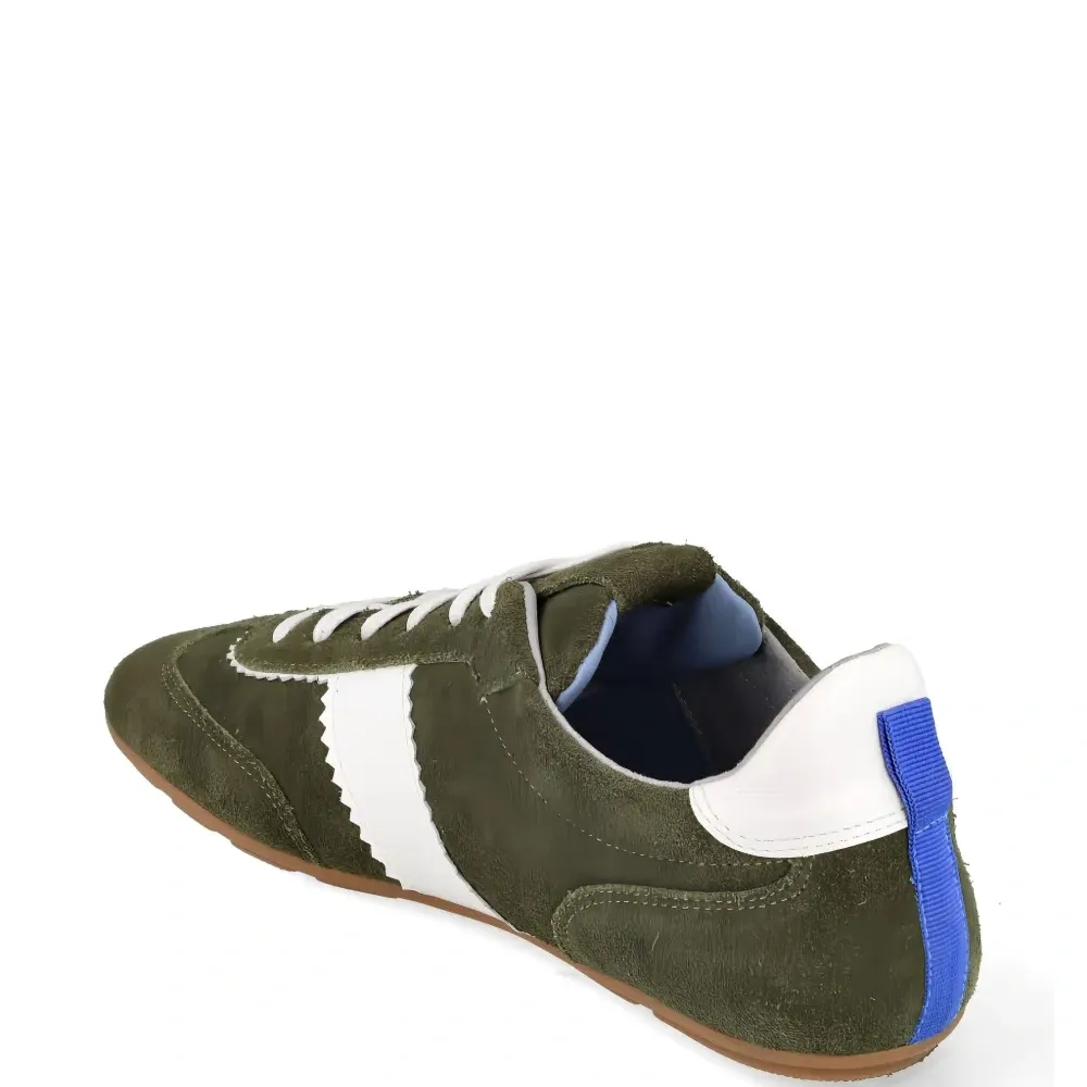 Замшевые кроссовки