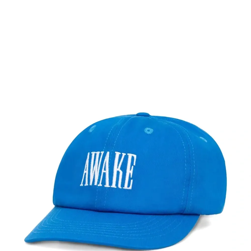 Кепка с вышитым логотипом Кепка с вышитым логотипом