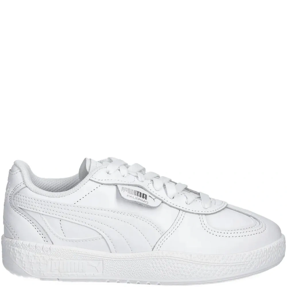 Кроссовки на шнуровке